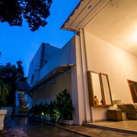 Sleek Hotel Kegalle Esterno foto