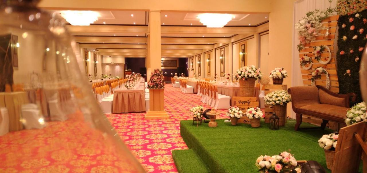 Sleek Hotel Kegalle Esterno foto