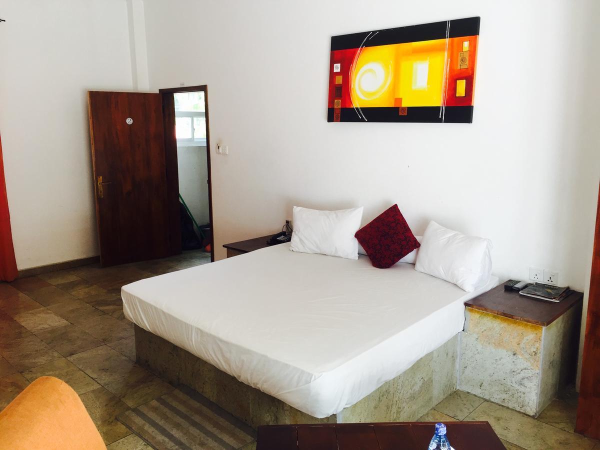 Sleek Hotel Kegalle Esterno foto