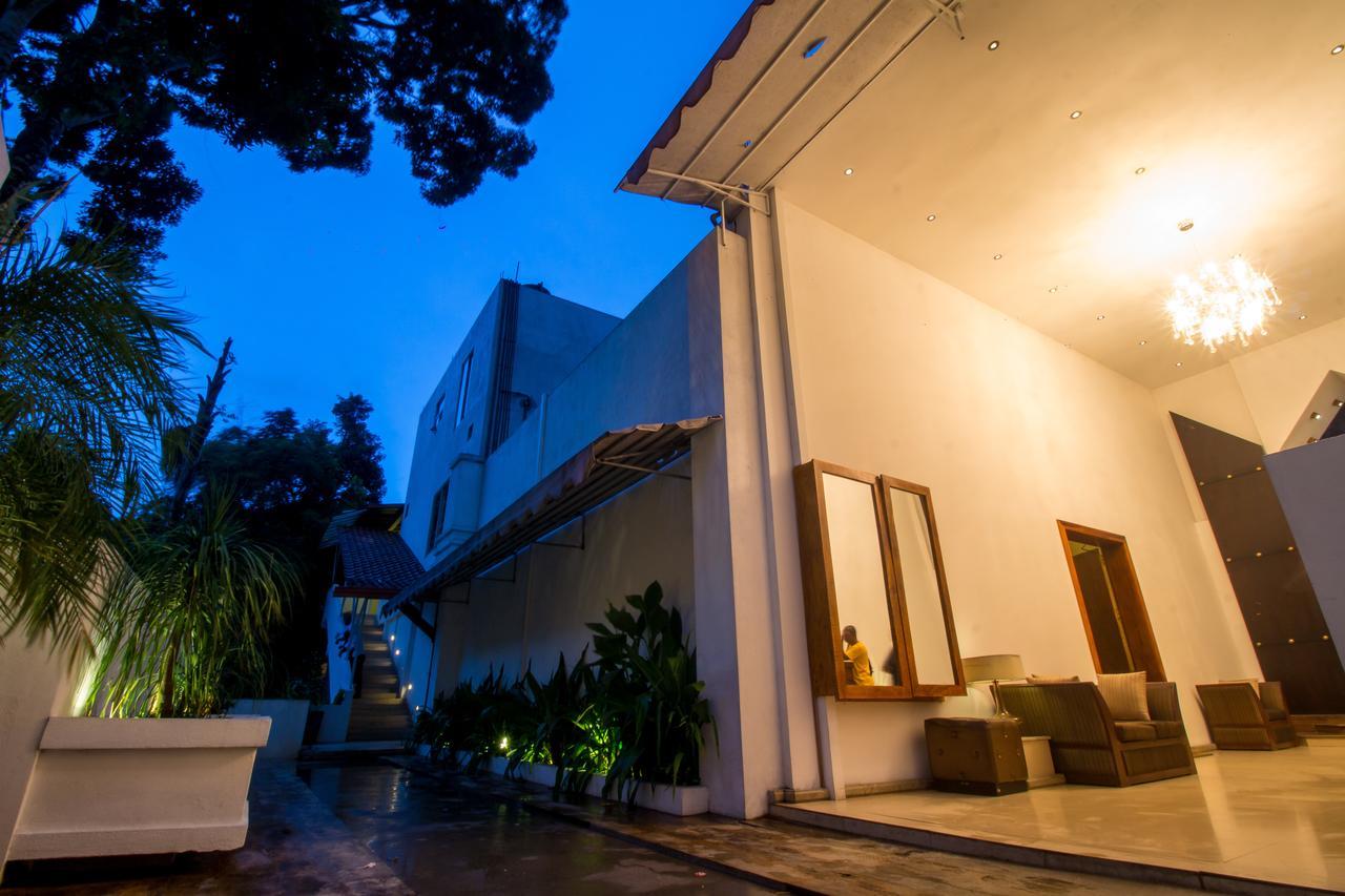 Sleek Hotel Kegalle Esterno foto