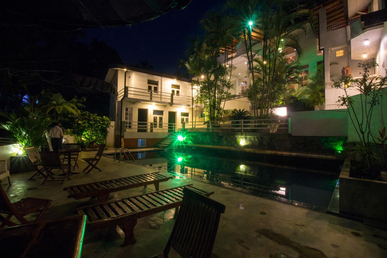 Sleek Hotel Kegalle Esterno foto