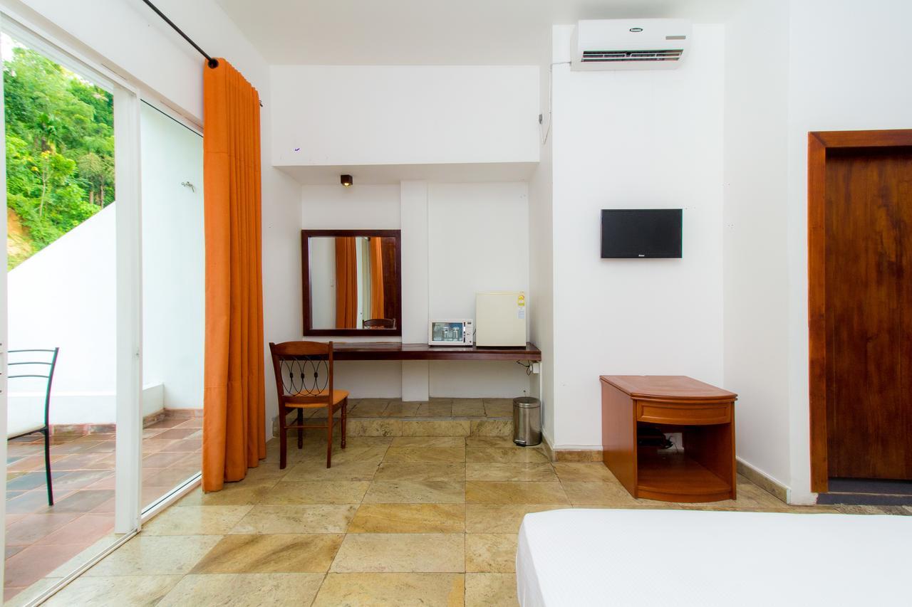 Sleek Hotel Kegalle Esterno foto
