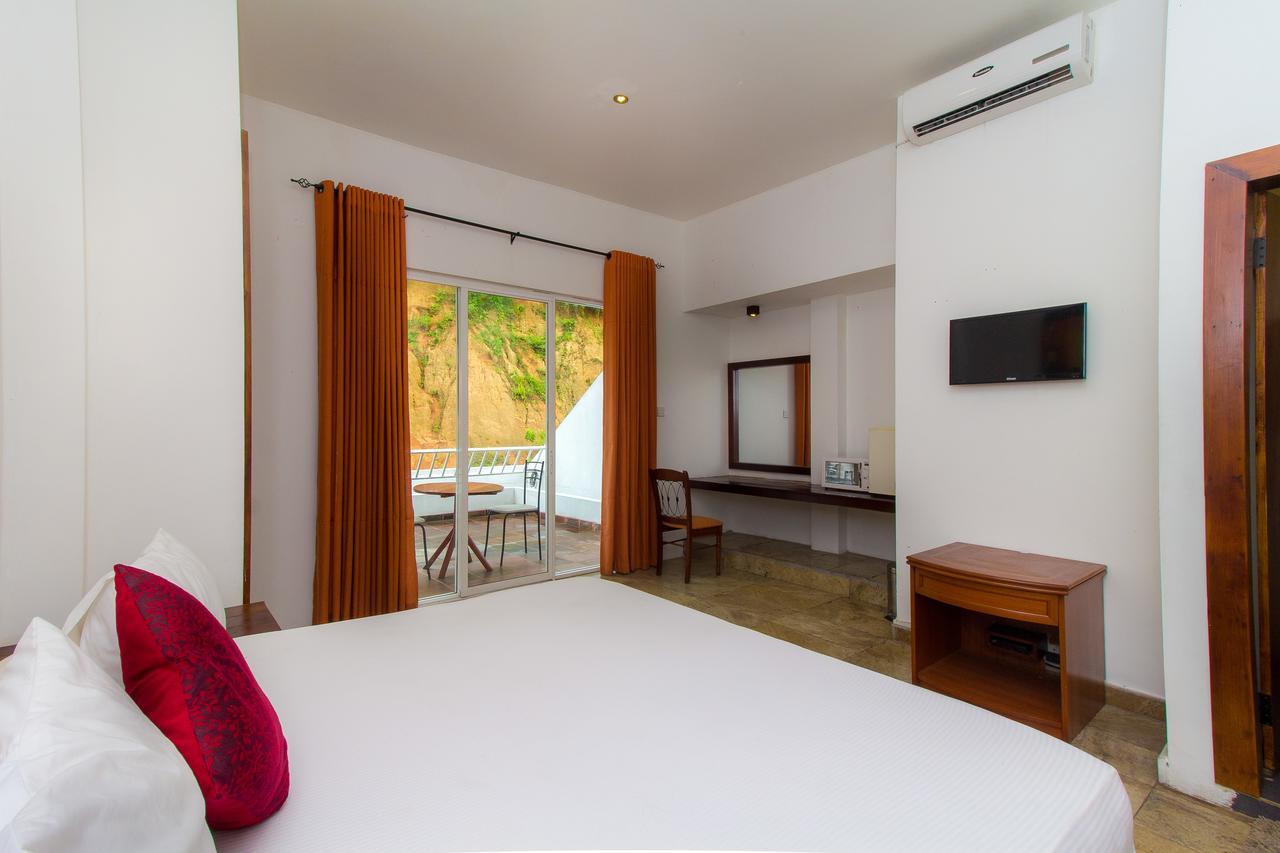Sleek Hotel Kegalle Esterno foto